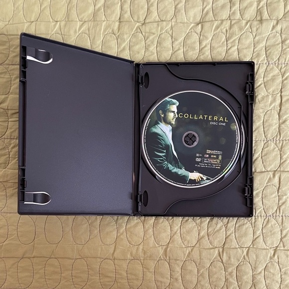 EUC This “Collateral” DVD is a 2-Disc Set neo-noir action thriller film, 2004 - Picture 5 of 6